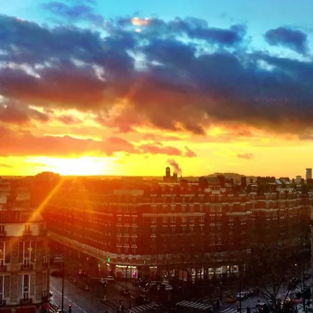 1 Bedroom With Amazing Views In Apartment Paris